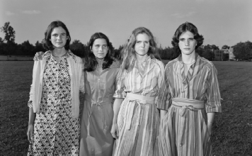 Punih 40 godina, svake godine ove četiri sestre su se slikale na istom mjestu, zadnja fotografija će vas rasplakati