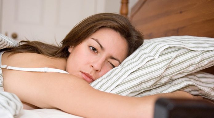 Ako se često budite u 4 sata ujutro i ne možete da zaspite, to znači samo jedno: Stručnjaci tvrde da je ovo nepogrešivo rešenje problema