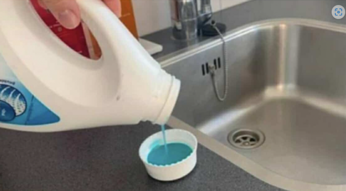 U SUD0PER U KUHINJI SIPAM OBIČAN 0MEKŠIVAČ: HVALA VODOINSTALATERU NA SAVJETU!