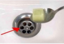 Bacite ga u sudoper i odvod se više nikada neće začepiti! (Neverovatno)