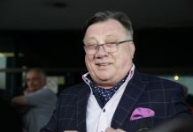 Ovo su 3 osobe sa kojima Halid Bešlić nije pričao: Prevarili ga na gnusan način, on im sve halalio i jednom rečenicom postideo