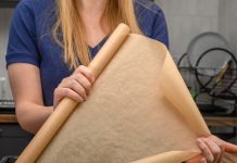 PAPIR ZA PEČENJE je među NAJOPASNIJIM stvarima koje koristite u kuhinji: Ovo sa njim NIKAKO ne biste smeli da radite