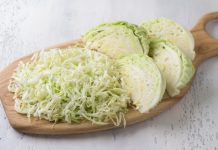 SVI GRIJEŠE U OVOME KADA PRAVE KUPUS SALATU: Trik je u sastojku koji se dodaje na samom kraju i potpuno mijenja ukus