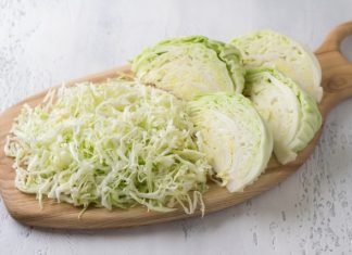 SVI GRIJEŠE U OVOME KADA PRAVE KUPUS SALATU: Trik je u sastojku koji se dodaje na samom kraju i potpuno mijenja ukus