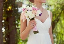 Glas podignut iznad šapata