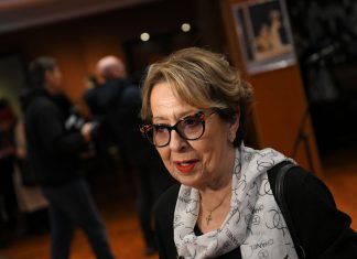 Stan u staroj zgradi, a nameštaj je priča za sebe: Evo u kakvim uslovima živi Ceca Bojković