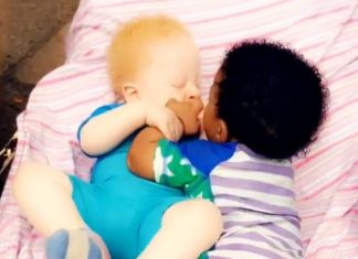 RODILA BLIZANCE, PA ZANEMELA OD ŠOKA: Lekari trčali da ih vide, otac mislio da je greška, sad imaju 5 godina i ČUDNI SU