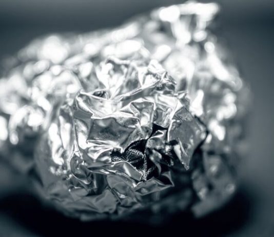 Prije spavanja uvijek stavi ALU F0LIJU ISP0D KREVETA: Kad čujete ZAŠT0 – uradićete IST0 još večeras