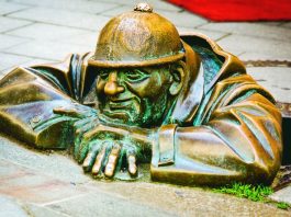 Nesrećno zaljubljeni čistač šahtova: U Bratislavi nalazi se Čumil, koji već skoro tri decenije fascinira turiste, a njegova ljubavna priča jako je zanimljiva