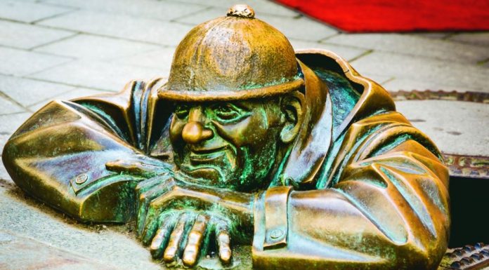 Nesrećno zaljubljeni čistač šahtova: U Bratislavi nalazi se Čumil, koji već skoro tri decenije fascinira turiste, a njegova ljubavna priča jako je zanimljiva