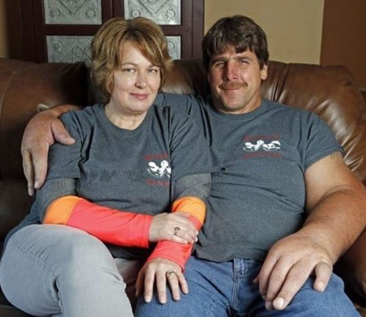 Ovaj čovek ima najveće ruke i šake na svetu, svojim izgledom zbunio i lekare: Njegov život ostavlja bez daha, a zbog žene bi pomerio i planine