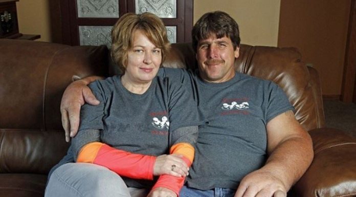 Ovaj čovek ima najveće ruke i šake na svetu, svojim izgledom zbunio i lekare: Njegov život ostavlja bez daha, a zbog žene bi pomerio i planine