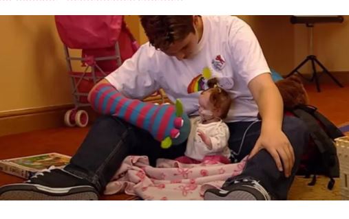 ROĐENA JE KAO PORCELANSKA LUTKA I DOKTORI SU REKLI DA ĆE ŽIVETI SAMO 1 GODINU: NAJMANJA DEVOJČICA NA SVETU JE PROSLAVILA SVOJ 16 ROĐENDAN, a evo kako danas izgleda!