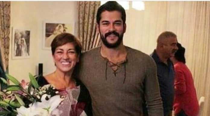 Burak Özçivit stao u obranu majke: lekcija o poštovanju i borbi protiv online uvreda Burak Özçivit stao u obranu majke: lekcija o poštovanju i borbi protiv online uvreda