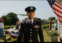 Moji roditelji su se smejali meni na porodičnom okupljanju — sve dok nije sleteo helikopter: „Admirale… Trebamo vas.“