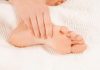 DA LI VAM SE GRČE PRSTI NA STOPALIMA? Evo Na Šta Vas To Upozorava, Može Biti Znak Većih Problema