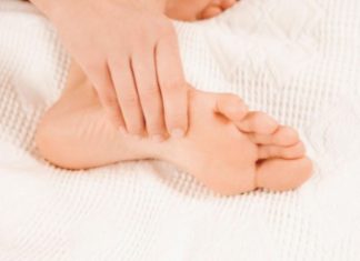 DA LI VAM SE GRČE PRSTI NA STOPALIMA? Evo Na Šta Vas To Upozorava, Može Biti Znak Većih Problema