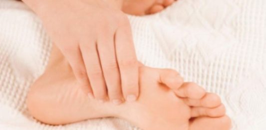 DA LI VAM SE GRČE PRSTI NA STOPALIMA? Evo Na Šta Vas To Upozorava, Može Biti Znak Većih Problema