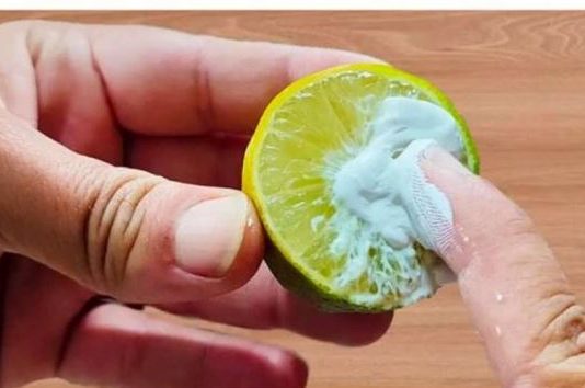 Umro bih i ne bih znao: SAMO stavi pastu za zube na limun i nikad više neću imati ovaj problem