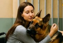 Devojka u invalidskim kolicima posetila je azil i izabrala psa koga niko nije želeo da usvoji.