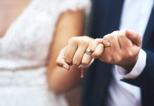 ŠOKANTNO OTKRIĆE NAKON 17 GODINA: Par sa troje djece saznao da su ROĐACI – ‘Sva naša djeca imaju po 10 prstiju!