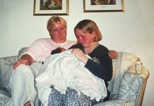 Imala sam samo 1 sliku sa biološkom majkom dok me je predavala usvojiteljki: Više od 20 godina sam je tražila, a onda stiže poruka koja mi je promenila život