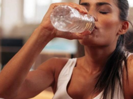 NAJZGODNIJA ŽENA OTKRILA TRIK: Pijte vodu na ovaj način i KILOGRAMI SE SAMI TOPE