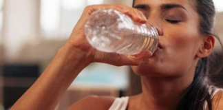 NAJZGODNIJA ŽENA OTKRILA TRIK: Pijte vodu na ovaj način i KILOGRAMI SE SAMI TOPE
