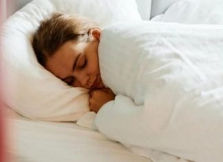 Večeras OBAVEZNO stavite OVO ispod jastuka: Dok vi spavate NOVAC će početi da se GOMILA