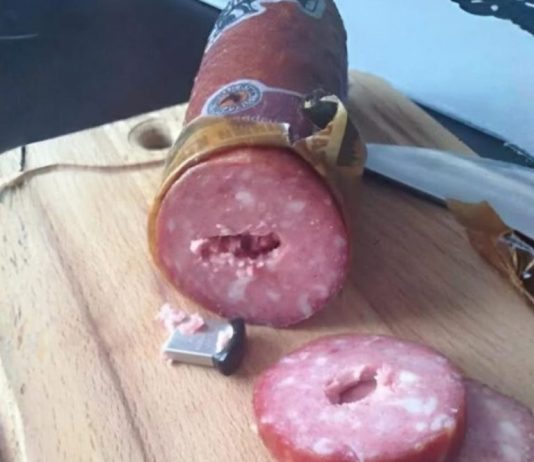 Pronašla sam USB u običnoj kobasici — u početku sam mislila da je slučajnost, dok nisam proverila šta se nalazi unutra.