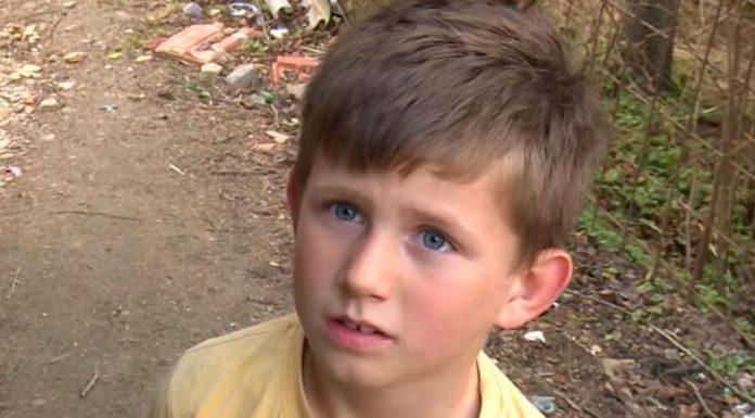 POTRESNA PRIČA DEČAKA IZ BOSNE KOJEG JE MAJKA OSTAVILA: ŽIVI BEZ STRUJE, NEMA GDE DA SE OKUPA, NJEGOVE REČI I ŽELJE BOLE