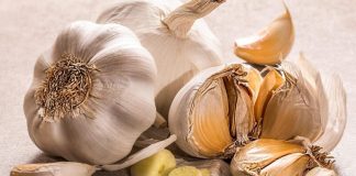 Prirodni eliksir mladosti: Kako bijeli luk može zategnuti lice, ublažiti bore i vratiti koži sjaj čak i poslije 60. godine