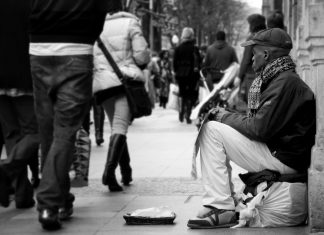 Lekcija iz dobrote: Kako je devedesetogodišnji milioner prerušavanjem u beskućnika otkrio pravo lice svojih zaposlenih