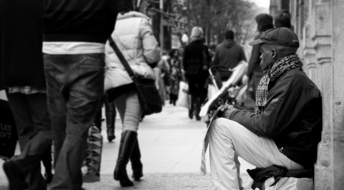 Lekcija iz dobrote: Kako je devedesetogodišnji milioner prerušavanjem u beskućnika otkrio pravo lice svojih zaposlenih