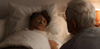 Muž je sahranio ženu, a ona ustala iz groba i pokucala mu na vrata: Ovo je prvi dokumentovani slučaj “vaskrsenja”