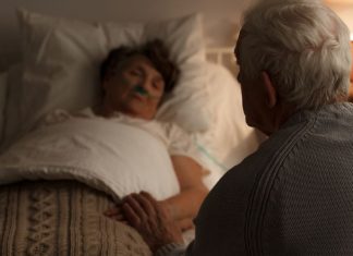 Muž je sahranio ženu, a ona ustala iz groba i pokucala mu na vrata: Ovo je prvi dokumentovani slučaj “vaskrsenja”