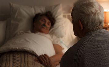 Muž je sahranio ženu, a ona ustala iz groba i pokucala mu na vrata: Ovo je prvi dokumentovani slučaj “vaskrsenja”