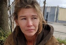 Na Dan zahvalnosti dao sam svoj kaput beskućnoj ženi. Dve godine kasnije pojavila se na mojim vratima — sa crnim rancem u rukama.