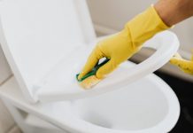 Sipajte u toalet i sačekajte 15 minuta: Domaći trik koji bi SVI trebali znati