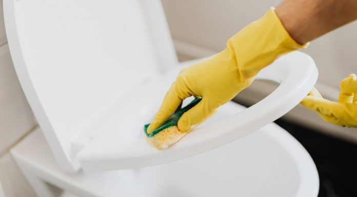 Sipajte u toalet i sačekajte 15 minuta: Domaći trik koji bi SVI trebali znati