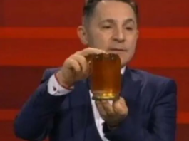 SIGURNO NISTE ZNALI: OVO ĆE SE DESITI AKO POJEDETE KAŠIKU MEDA PRED SPAVANJE: Ujutru ćete se IZNENADITI, OBAVEZNO PROBAJTE