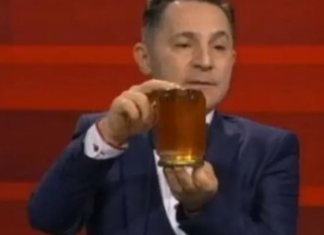 SIGURNO NISTE ZNALI: OVO ĆE SE DESITI AKO POJEDETE KAŠIKU MEDA PRED SPAVANJE: Ujutru ćete se IZNENADITI, OBAVEZNO PROBAJTE