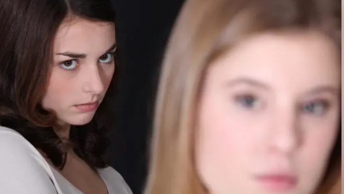 PSIHOLOG SAVJETUJE KAKO PREPOZNATI ZLE LJUDE: Samo pažljivo upratite njihovu reakciju na 1 STVAR