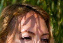 Svekrva mi je na venčanju dala smotuljak sa ceduljicom: Kad sam pročitala šta piše, nestala sam na 15 godina, a onda je usledio neviđeni šok