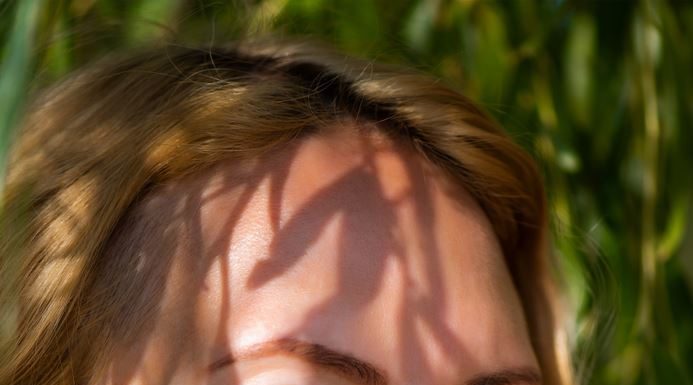 Svekrva mi je na venčanju dala smotuljak sa ceduljicom: Kad sam pročitala šta piše, nestala sam na 15 godina, a onda je usledio neviđeni šok