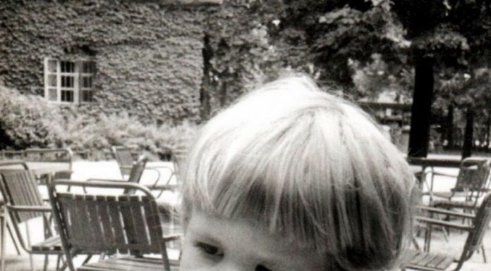 DA LI PREPOZNAJETE NAJPOZNATIJEG SRPSKOG GLUMCA? Preminuo mu je sin (3) 2017. godine, on danas ima 57! (FOTO)