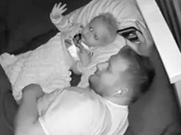 BEBA JE IZ KREVETA UPORNO MAHALA NEKOME: Kada je otac pregledao SNIMAK, umro je od straha