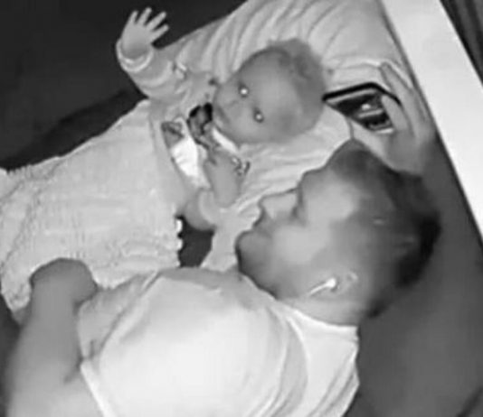 BEBA JE IZ KREVETA UPORNO MAHALA NEKOME: Kada je otac pregledao SNIMAK, umro je od straha