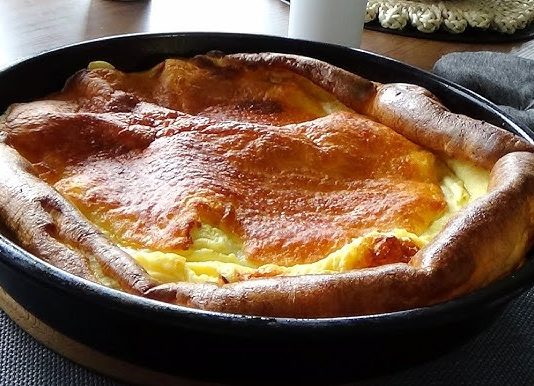 Оvo se pravi brzinom munje: PITA BEZ KORA za 5 minuta: Umuti i ispeci…