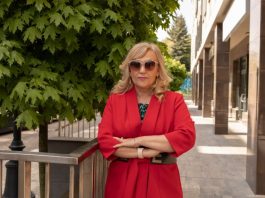 Marija je ostala sama sa troje dece kad joj je umro muž: 20 godina kasnije zazvonio joj je telefon i usledio je neviđeni šok